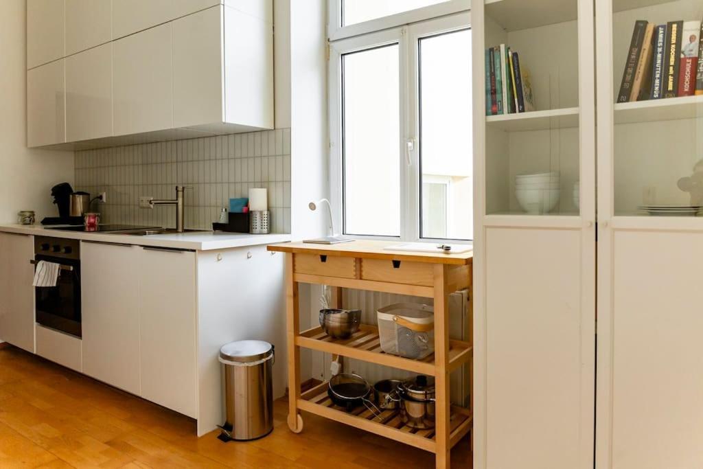 Savoir-Vivre In Unserer Zentralen Balkonwohnung Vienna Exterior photo
