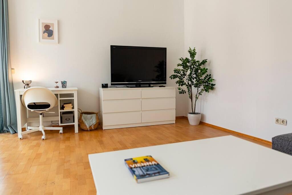 Savoir-Vivre In Unserer Zentralen Balkonwohnung Vienna Exterior photo