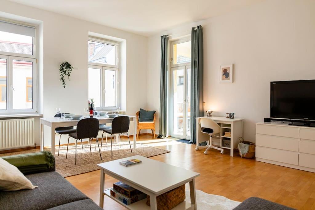 Savoir-Vivre In Unserer Zentralen Balkonwohnung Vienna Exterior photo